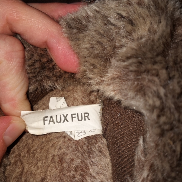 Isotoner Slippers - Picture 4 of 8